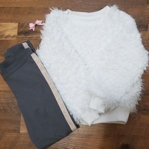 Art class girls sz 4/5 white fuzzy sweater